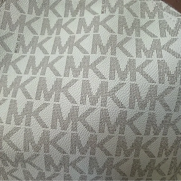 Michael Kors Tan and White Hobo Bag - Picture 3 of 8